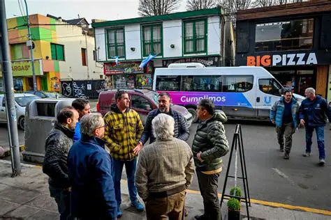 Comerciantes y funcionarios