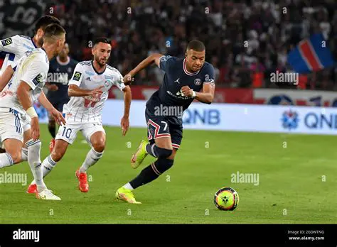 PSG Dominates Strasbourg: Kylian Mbappé Shines in Convincing Ligue 1 Victory
