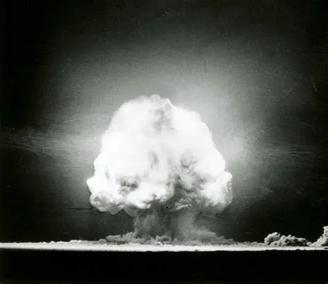 The Atomic Bomb and the Threat of Retaliation